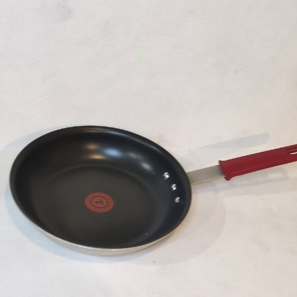 Nonstick Frying Pan with Silicon Red Handle Platinum Professional 10 in 26 cm
